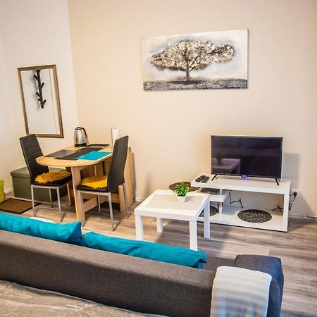 Apartment & Room Eni Zagreb Exterior photo